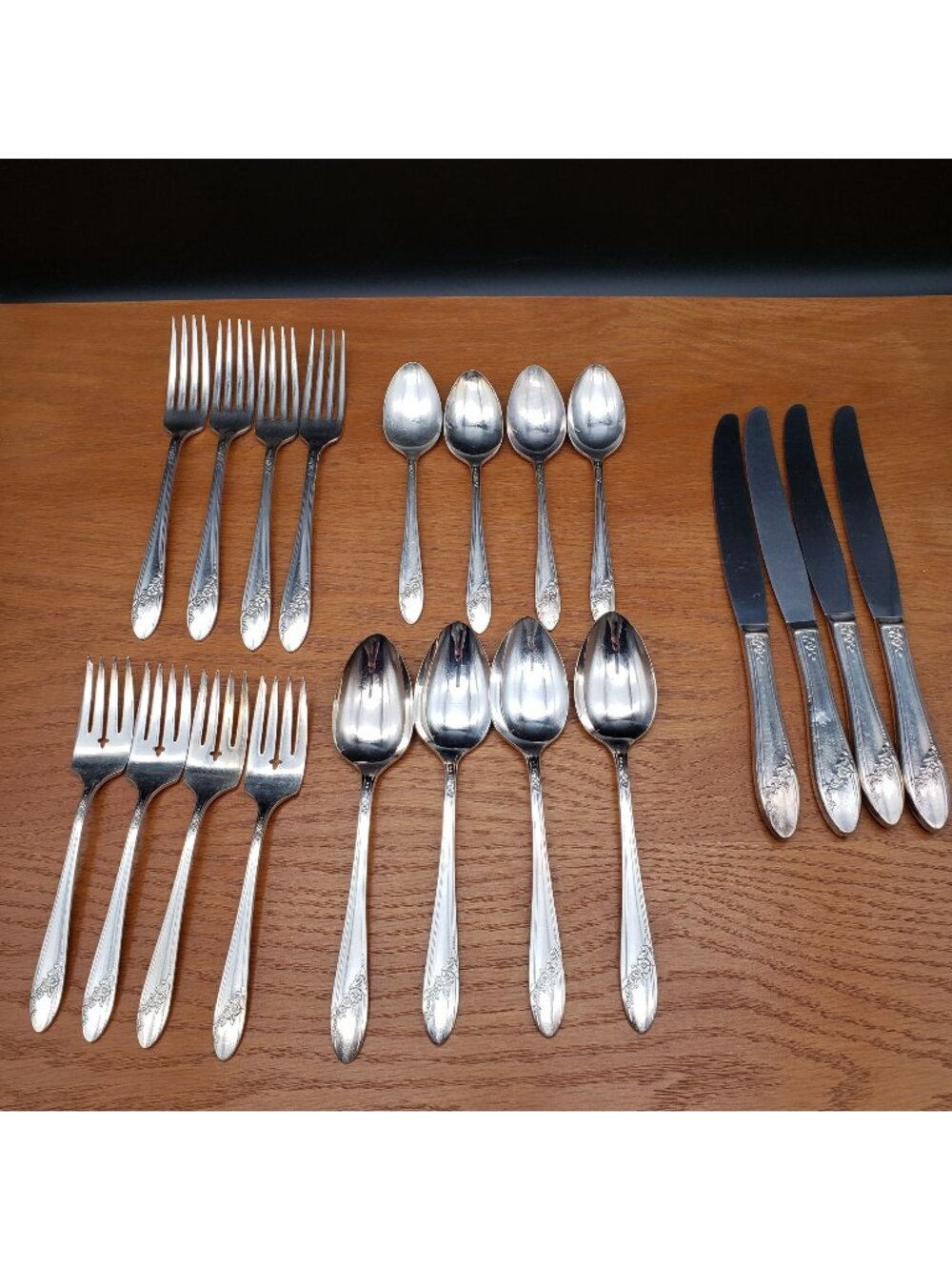 Tudor Plate Queen Bess II Flatware Set 4 Place Settings 20 Pc Oneida Silverplate